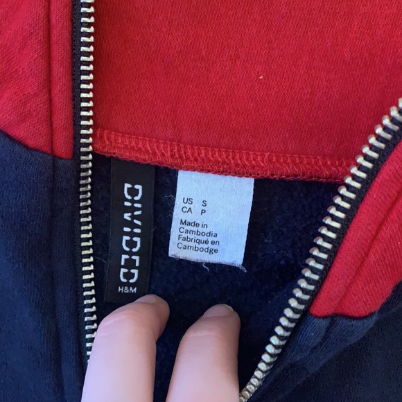 H&M Crewneck - Picture 2 of 2